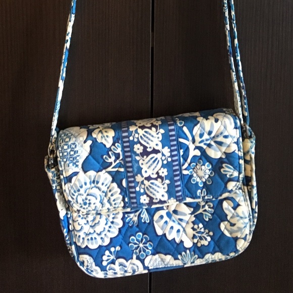 Vera Bradley Handbags - Vera Bradley Adjustable Crossbody Bag